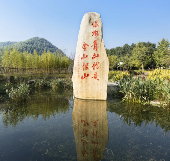 设计师风采展示 我院年度优秀个人获奖者介绍1217.png